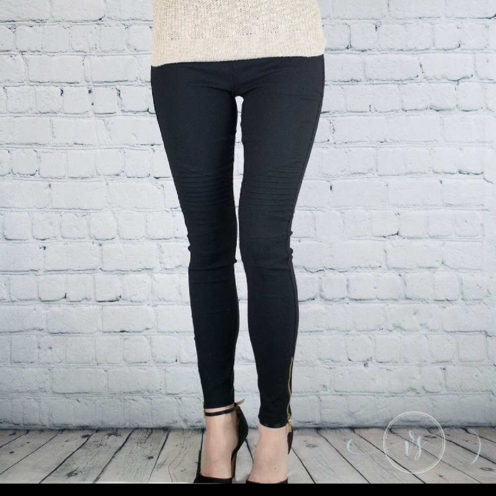 🚫SOLD🚫 Black stretch moto pants.